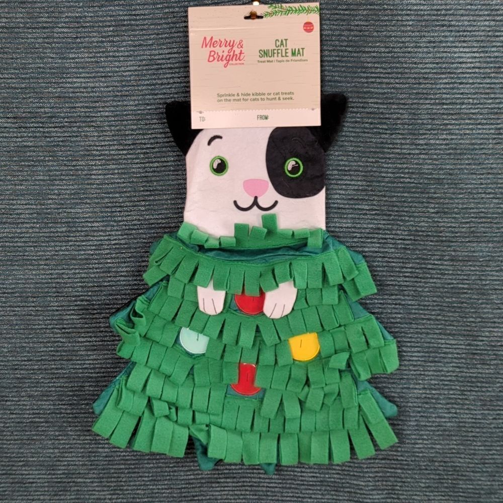 Kitty Snuffle Mat For Hunt And Seek! Kitty Christmas!
